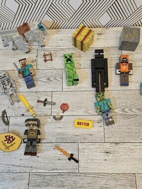 Lot of Plastic Minecraft Toys 8 Action Figures 1 Horse And Accessories
